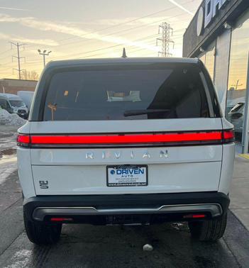 2025 Rivian R1S ADVENTURE