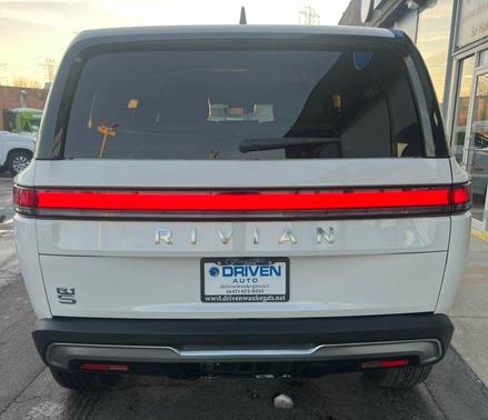 2025 Rivian R1S ADVENTURE