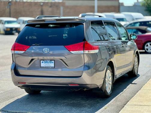 2012 Toyota Sienna LE