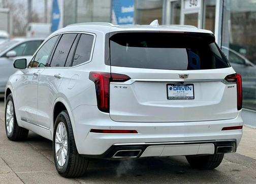 2022 Cadillac XT6 Luxury FWD