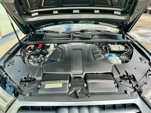 Graphite Gray Metallic 2017 Audi Q7 3.0T Premium