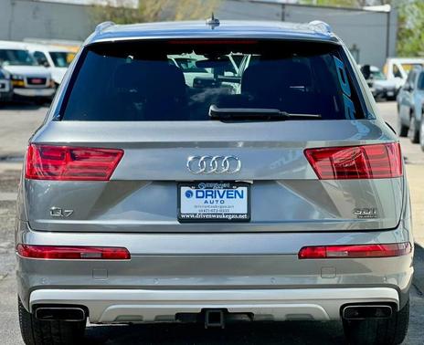 Graphite Gray Metallic 2017 Audi Q7 3.0T Premium