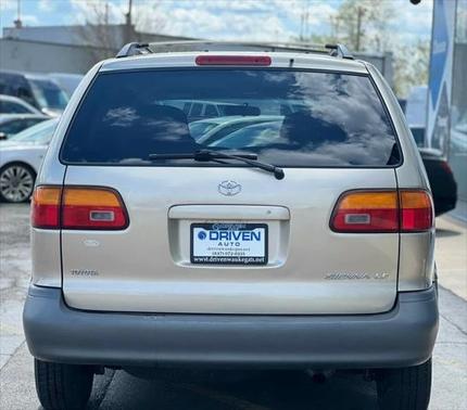 2000 Toyota Sienna LE