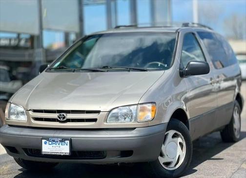 2000 Toyota Sienna LE