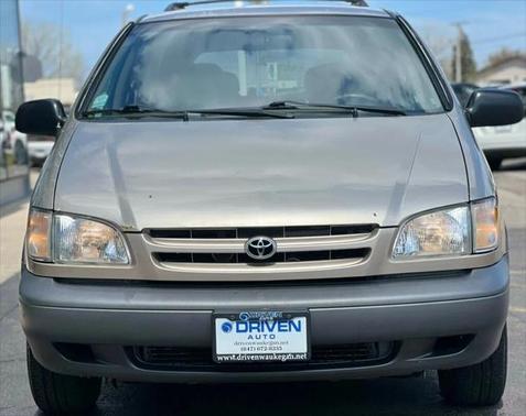 2000 Toyota Sienna LE