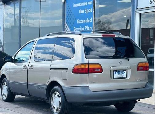 2000 Toyota Sienna LE