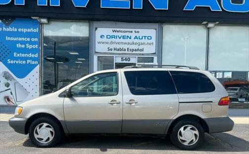 2000 Toyota Sienna LE