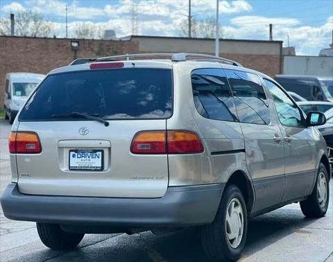 2000 Toyota Sienna LE