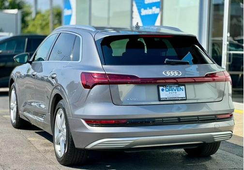 2019 Audi e-tron Prestige