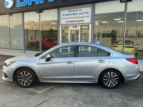 Photo 3 of 32 of 2018 Subaru Legacy 2.5i Premium