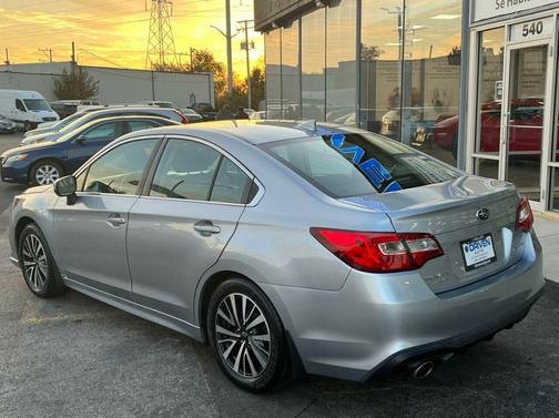 Photo 4 of 32 of 2018 Subaru Legacy 2.5i Premium