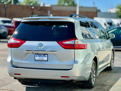 2019 Toyota Sienna Limited Premium