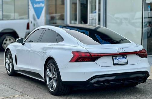 Ibis White 2022 Audi e-tron GT Premium Plus