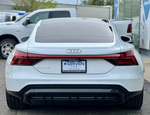 Ibis White 2022 Audi e-tron GT Premium Plus