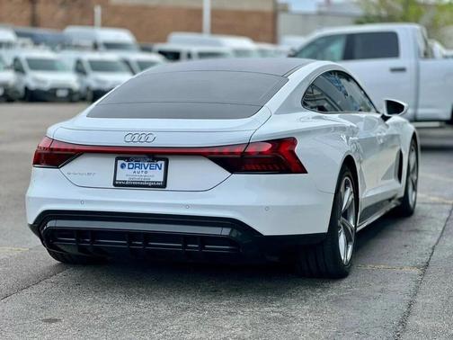 Ibis White 2022 Audi e-tron GT Premium Plus