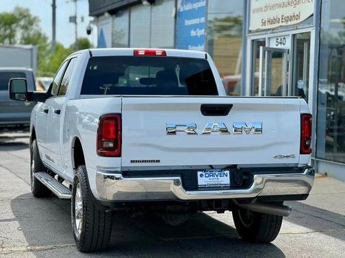 Bright White Clearcoat 2026 RAM 2500 Big Horn 4x4 Crew Cab 6'4' Box