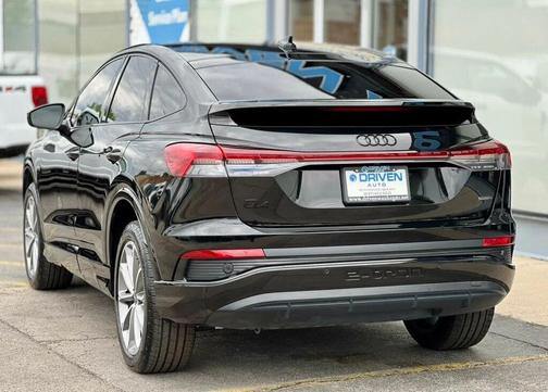 Mythos Black Metallic 2022 Audi Q4 e-tron Sportback Prestige 50 quattro