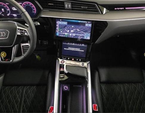 Glacier White Metallic 2024 Audi SQ8 4.0T Prestige