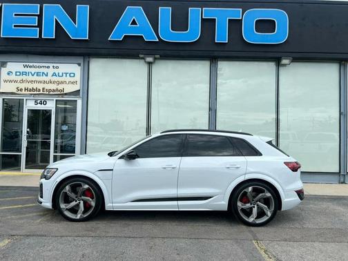 Glacier White Metallic 2024 Audi SQ8 4.0T Prestige