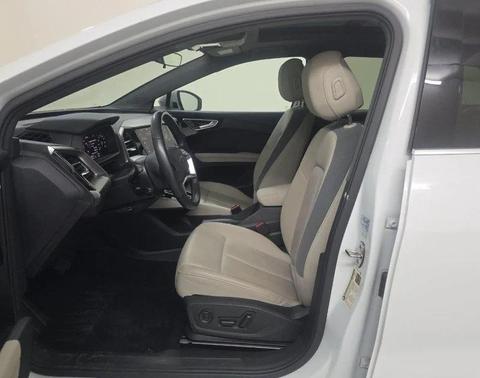 Glacier White Metallic 2023 Audi Q4 e-tron Premium 50 quattro