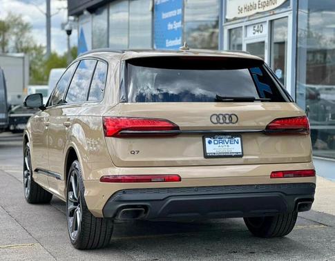 Sakhir Gold Metallic 2025 Audi Q7 55 Premium Plus