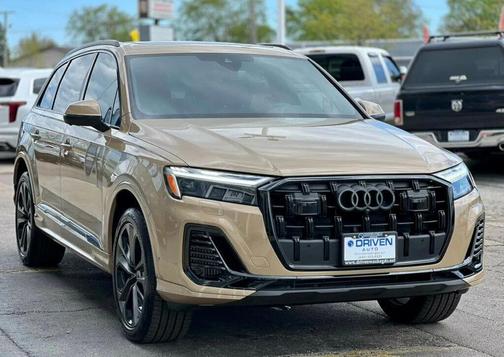 Sakhir Gold Metallic 2025 Audi Q7 55 Premium Plus