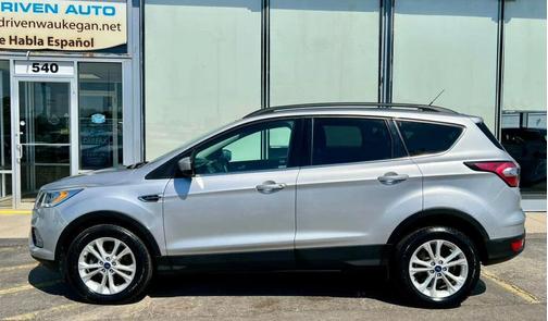 Ingot Silver Metallic 2017 Ford Escape SE