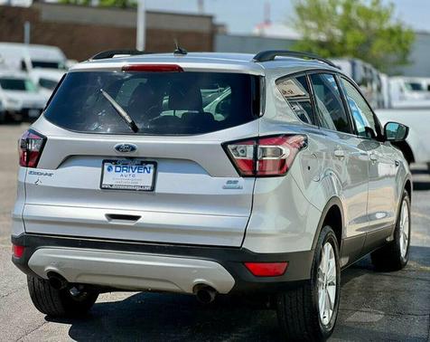 Ingot Silver Metallic 2017 Ford Escape SE