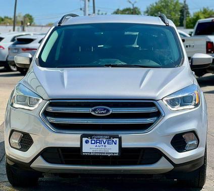 Ingot Silver Metallic 2017 Ford Escape SE