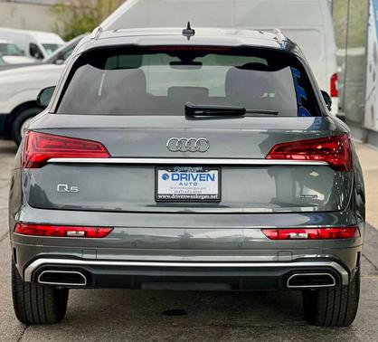 Daytona Gray Pearl Effect 2024 Audi Q5 45 S line Premium Plus