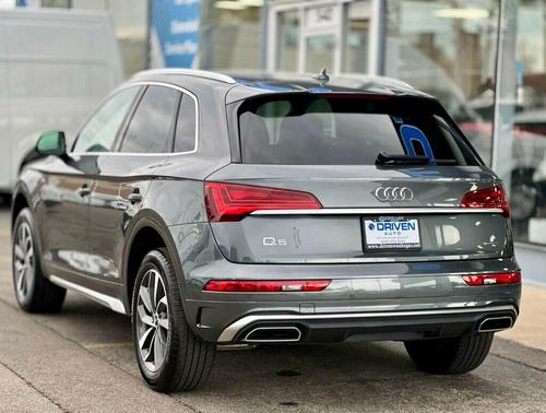 Daytona Gray Pearl Effect 2024 Audi Q5 45 S line Premium Plus