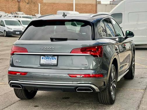 Daytona Gray Pearl Effect 2024 Audi Q5 45 S line Premium Plus