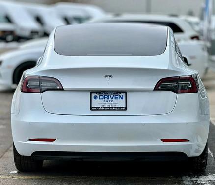 2022 Tesla Model 3 Standard Range