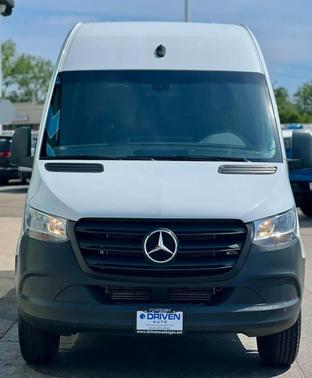 Arctic White 2022 Mercedes-Benz Sprinter 2500 Standard Roof