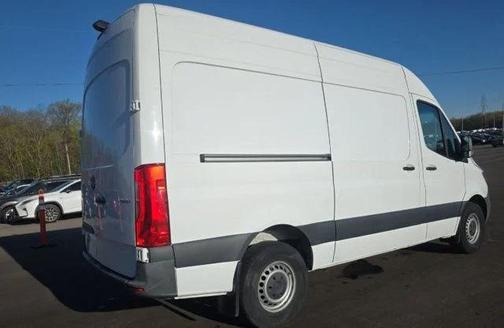 Arctic White 2022 Mercedes-Benz Sprinter 2500 Standard Roof