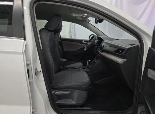 Pure White 2024 Volkswagen Taos SE FWD