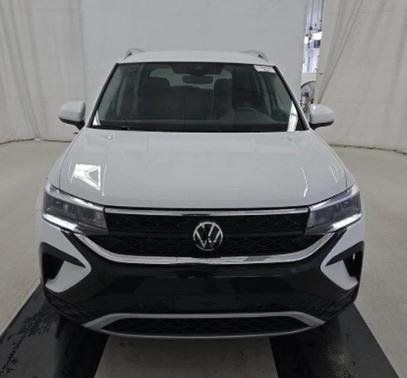 Pure White 2024 Volkswagen Taos SE FWD
