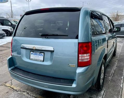 2008 Chrysler Town & Country 4dr Wagon LX