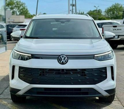 Pure White 2025 Volkswagen Tiguan 2.0T S
