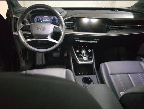 Mythos Black Metallic 2022 Audi e-tron Premium Plus