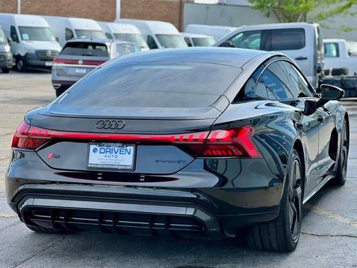 Mythos Black Metallic 2024 Audi RS e-tron GT quattro
