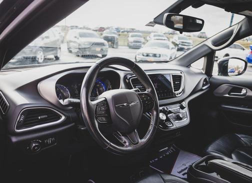 2018 Chrysler Pacifica Touring-L