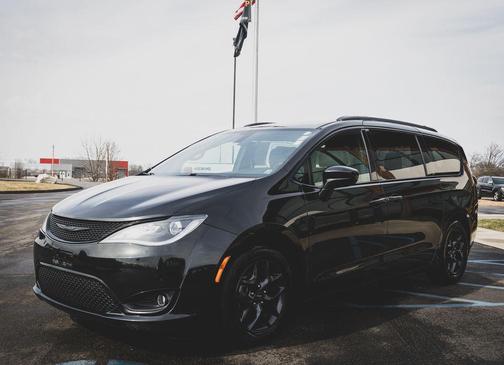 2018 Chrysler Pacifica Touring-L