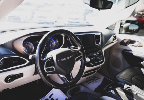 2018 Chrysler Pacifica Touring-L
