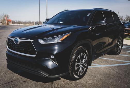 Midnight Black Metallic 2021 Toyota Highlander Hybrid XLE