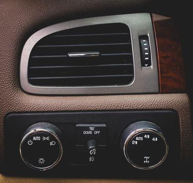 Gold Mist Metallic 2008 GMC Yukon SLE