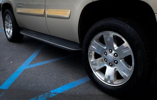 Gold Mist Metallic 2008 GMC Yukon SLE