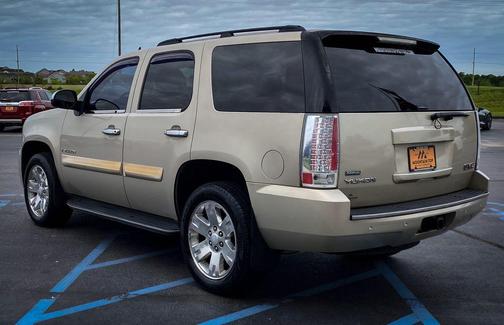 Gold Mist Metallic 2008 GMC Yukon SLE