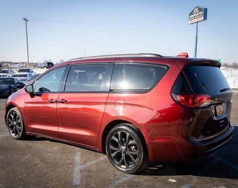 2020 Chrysler Pacifica Touring-L Plus