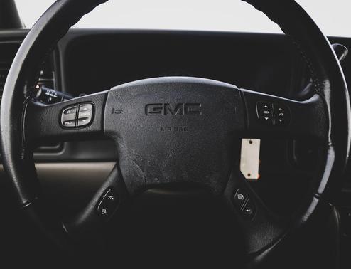 Fine Silver Birch Metallic 2004 GMC Yukon SLT